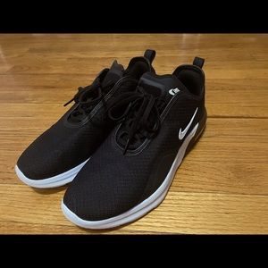 Nike Air Max Motion 2